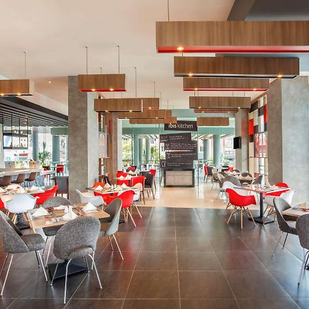 Ibis Manado City Center Boulevard Exteriör bild